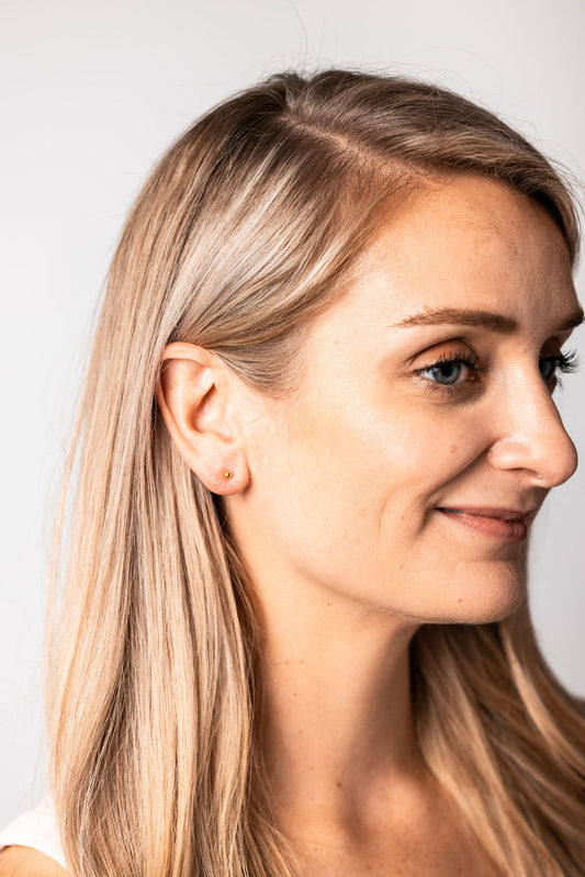 simple gold stud earrings