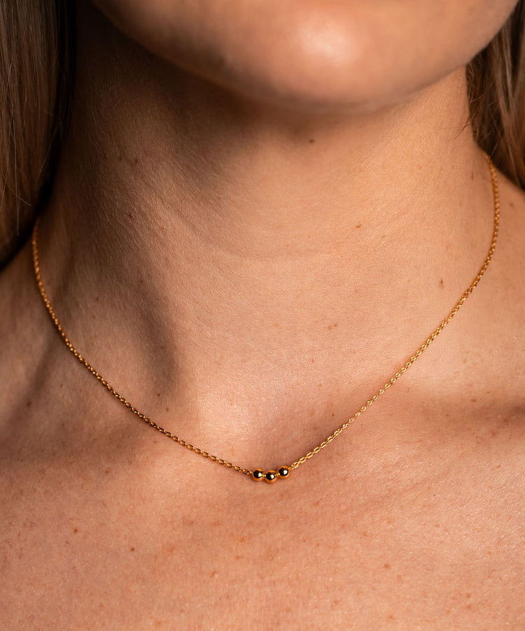 Minimalist gold necklace