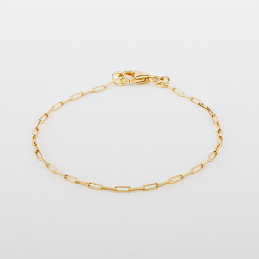 A gold vermeil paperclip chain bracelet with a lobster clasp closure.