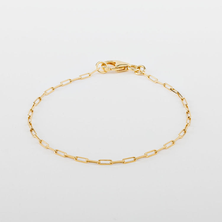A gold vermeil paperclip chain bracelet with a lobster clasp closure.